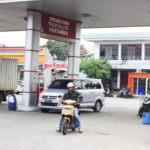 di-saat-harga-global-melonjak-pertamina-justru-tahan-bbm-siapa-yang-sebenarnya-diuntungkan
